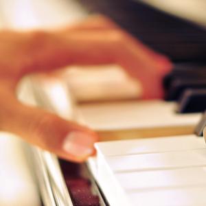 赵一曼被扒个精光裸体小说
